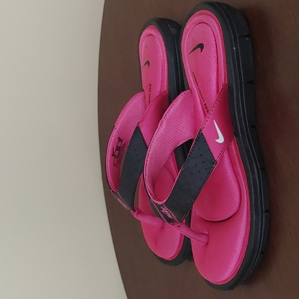 Nike Comfort Women's Flip-Flops sandals size 6